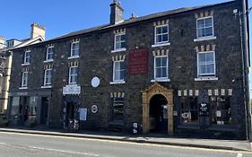 Hampton Hotel & Restaurant